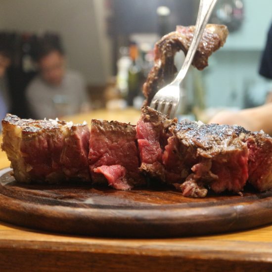 阿蘇のあか牛、ナチュラルからよりナチュラルへ。すばらしい肉質です